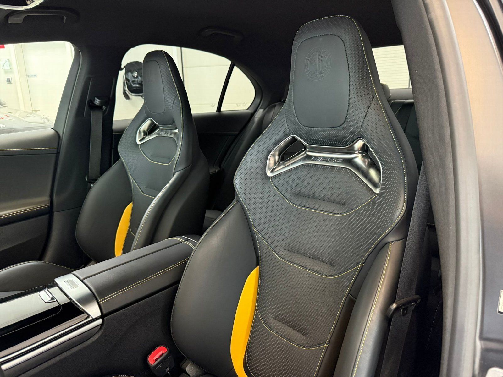 Fahrzeugabbildung Mercedes-Benz C 63 S E CARBON+MAGNO+AERO+DRIVERS PACK+NIGHT II