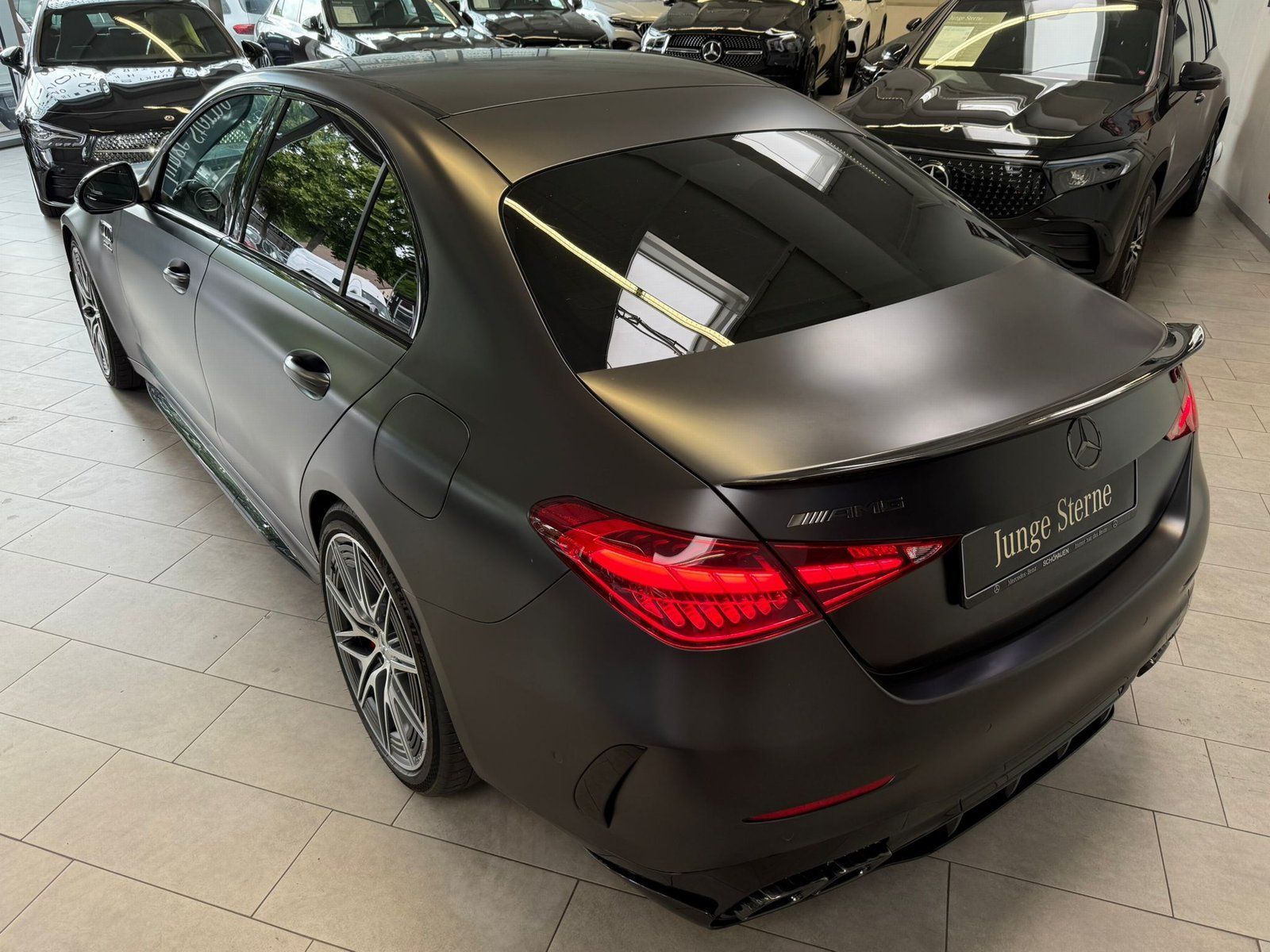 Fahrzeugabbildung Mercedes-Benz C 63 S E CARBON+MAGNO+AERO+DRIVERS PACK+NIGHT II