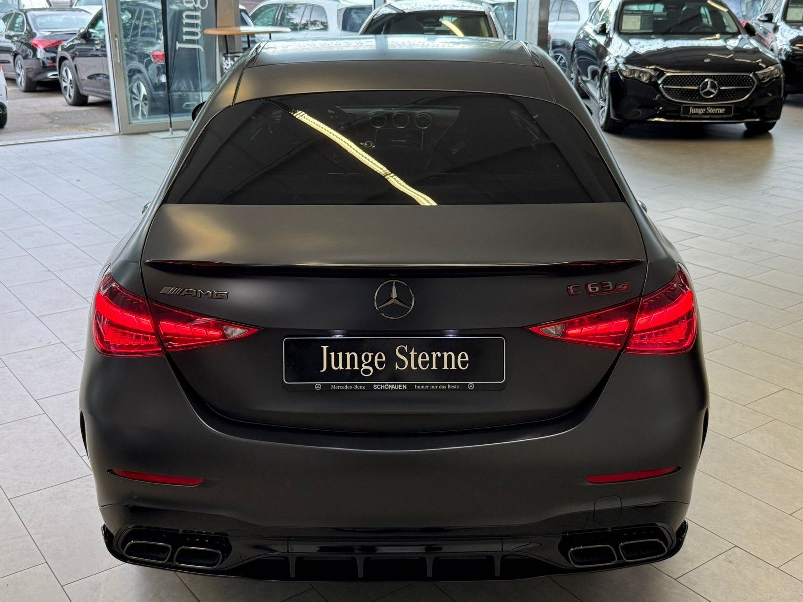 Fahrzeugabbildung Mercedes-Benz C 63 S E CARBON+MAGNO+AERO+DRIVERS PACK+NIGHT II