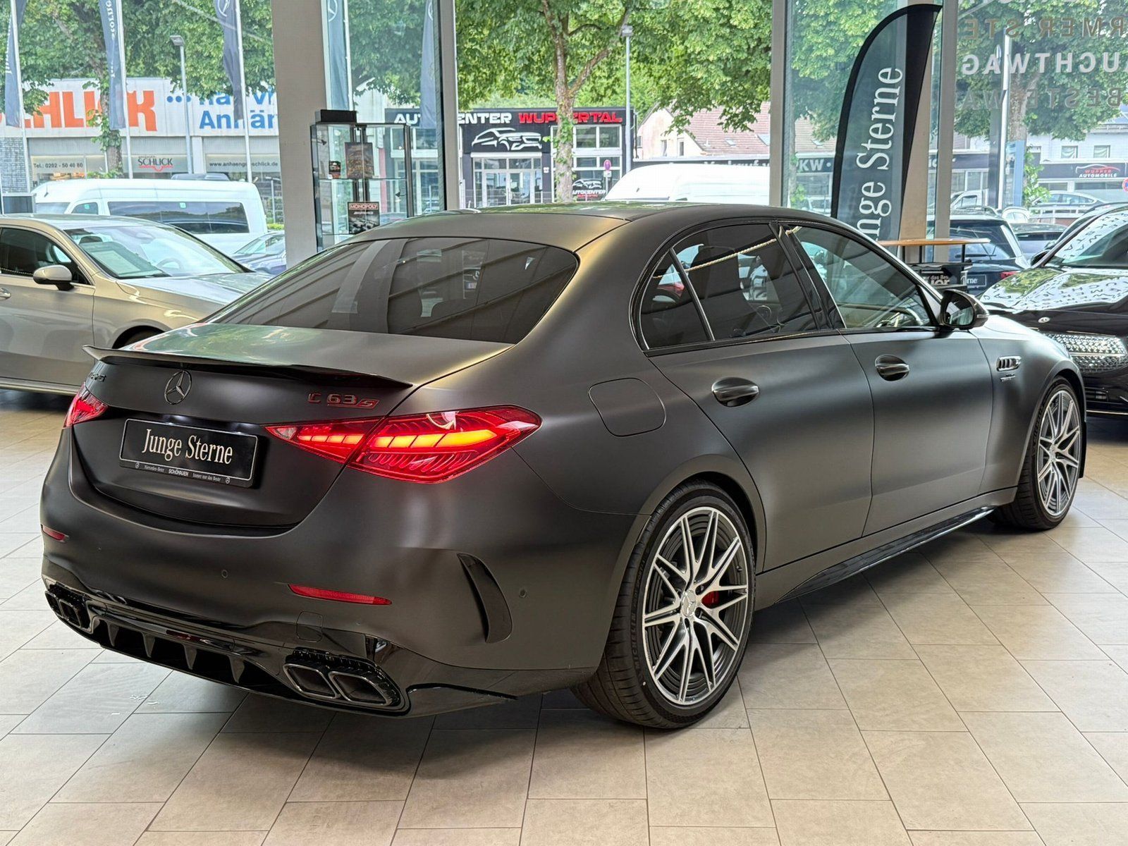 Fahrzeugabbildung Mercedes-Benz C 63 S E CARBON+MAGNO+AERO+DRIVERS PACK+NIGHT II
