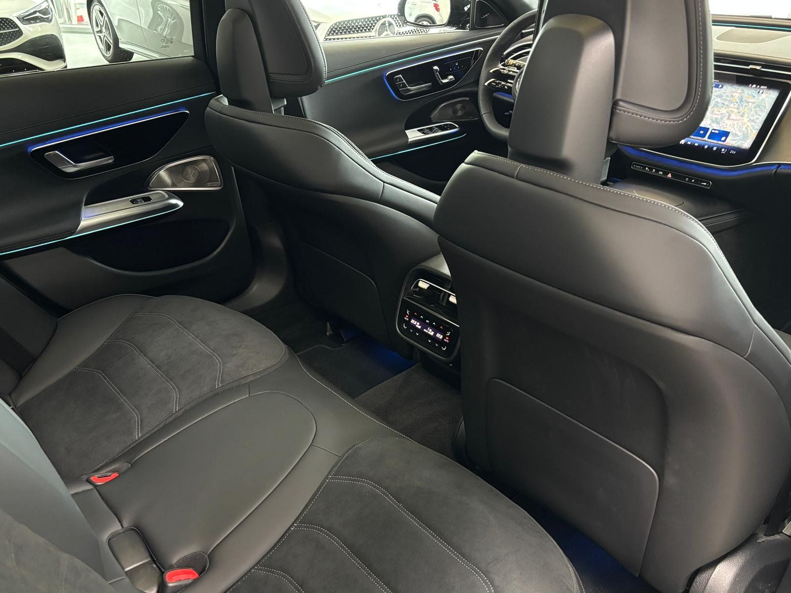 Fahrzeugabbildung Mercedes-Benz E 300 de 4M T AMG PANO+HUD+BURM+DIGI+AHK+20"