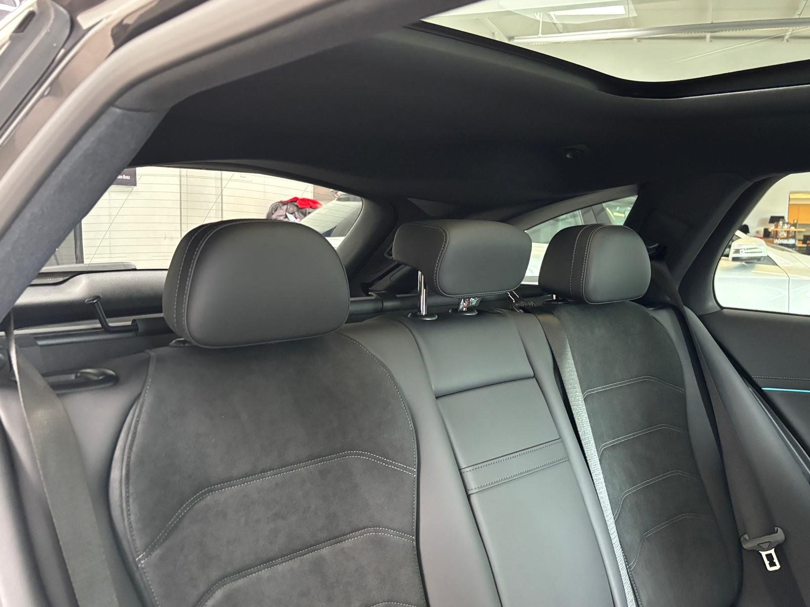 Fahrzeugabbildung Mercedes-Benz E 300 de 4M T AMG PANO+HUD+BURM+DIGI+AHK+20"