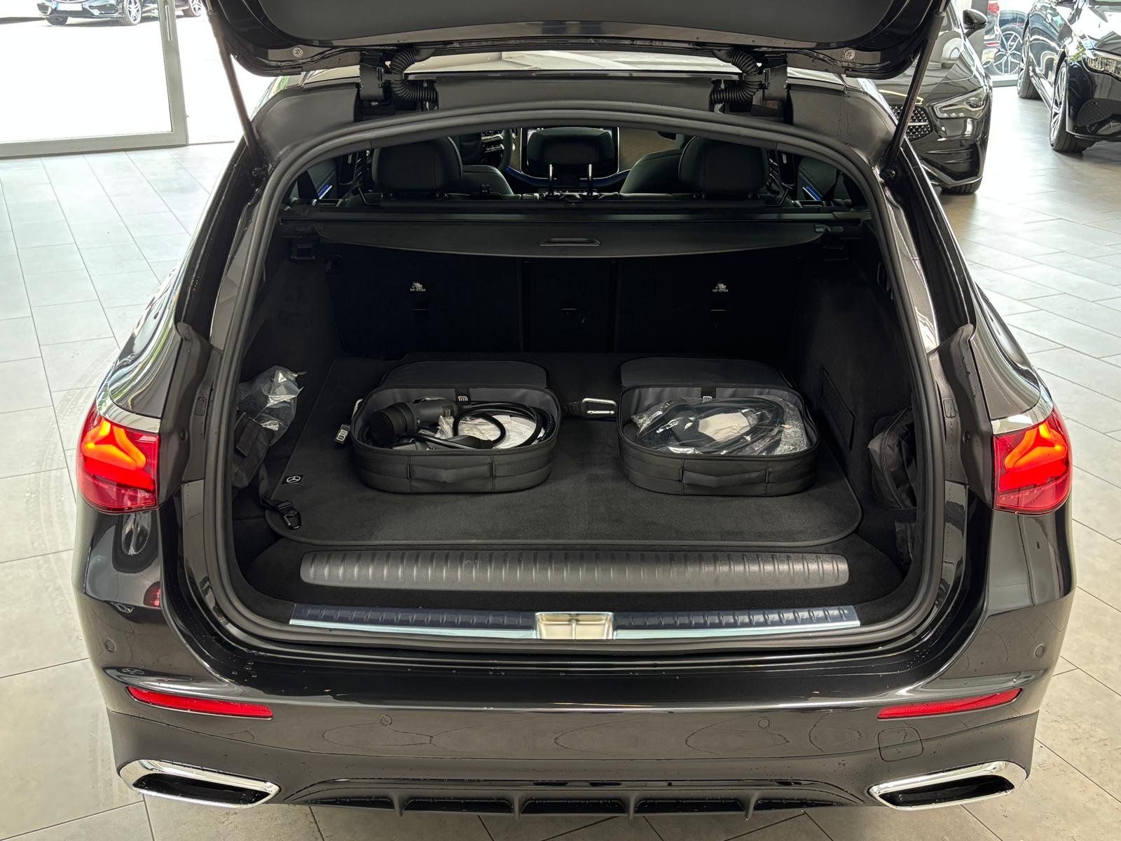 Fahrzeugabbildung Mercedes-Benz E 300 de 4M T AMG PANO+HUD+BURM+DIGI+AHK+20"