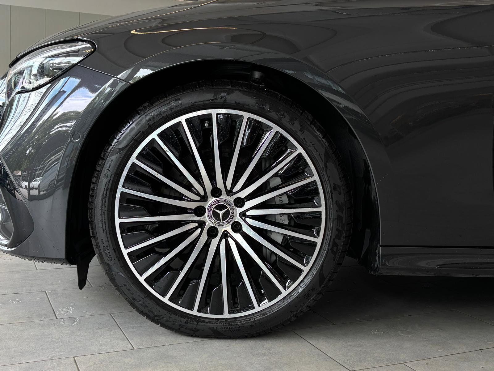 Fahrzeugabbildung Mercedes-Benz E 300 de 4M T AMG PANO+HUD+BURM+DIGI+AHK+20"