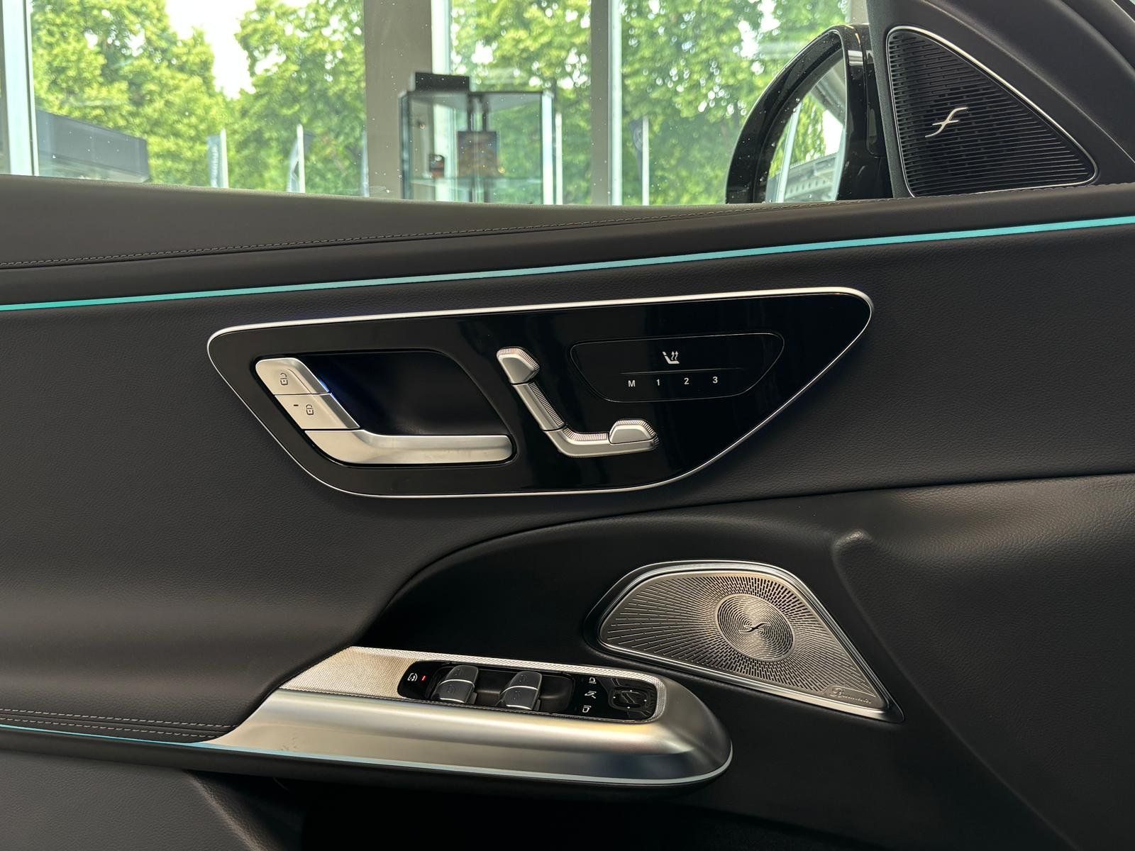 Fahrzeugabbildung Mercedes-Benz E 300 de 4M T AMG PANO+HUD+BURM+DIGI+AHK+20"