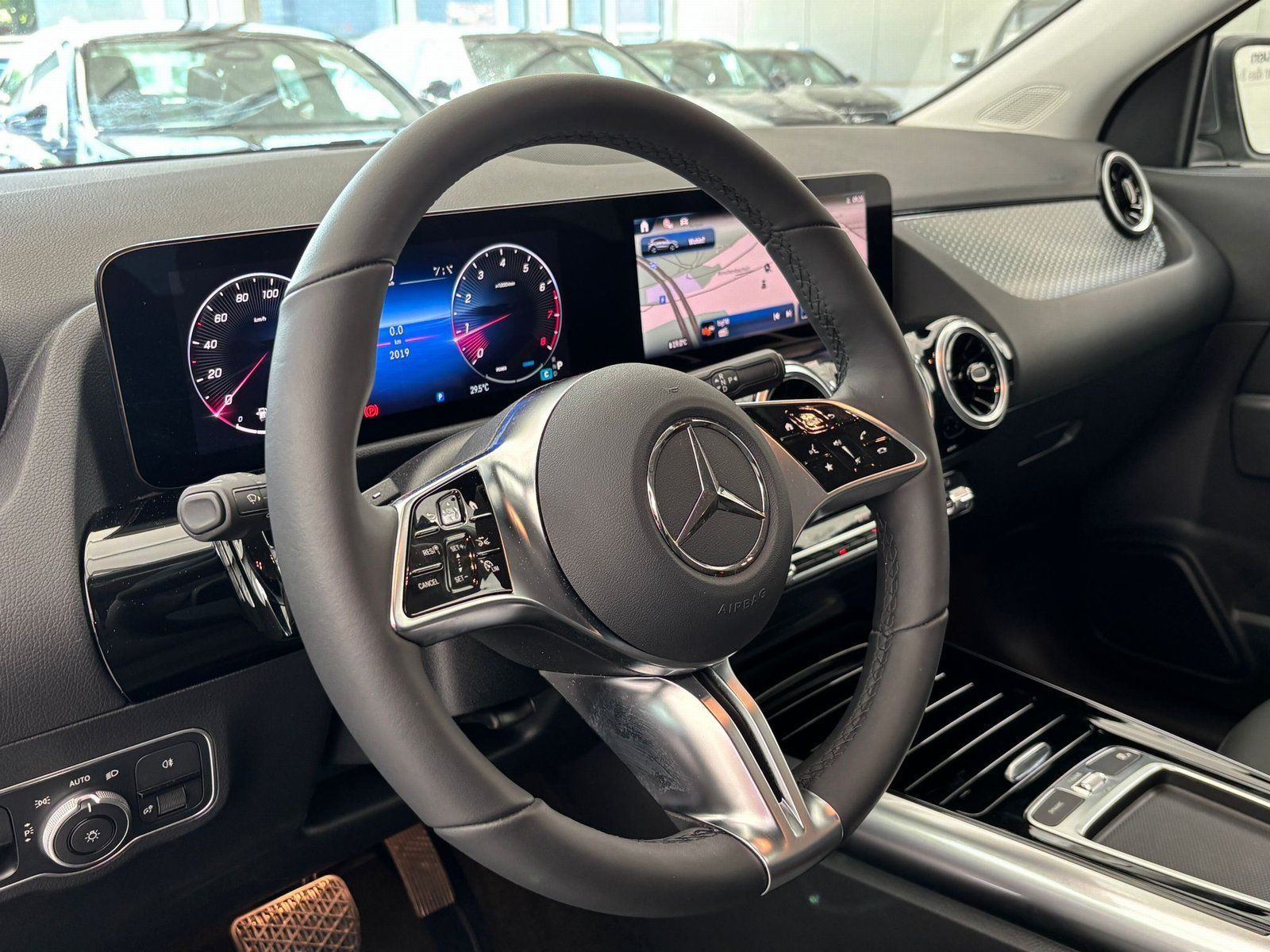 Fahrzeugabbildung Mercedes-Benz GLA 180 PROGRESSIVE ADVANCED+VOLLDIGI+PRIVACY