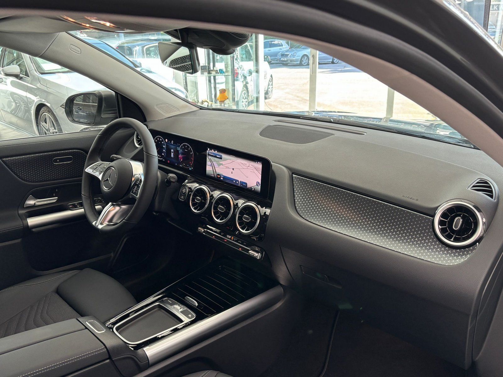 Fahrzeugabbildung Mercedes-Benz GLA 180 PROGRESSIVE ADVANCED+VOLLDIGI+PRIVACY