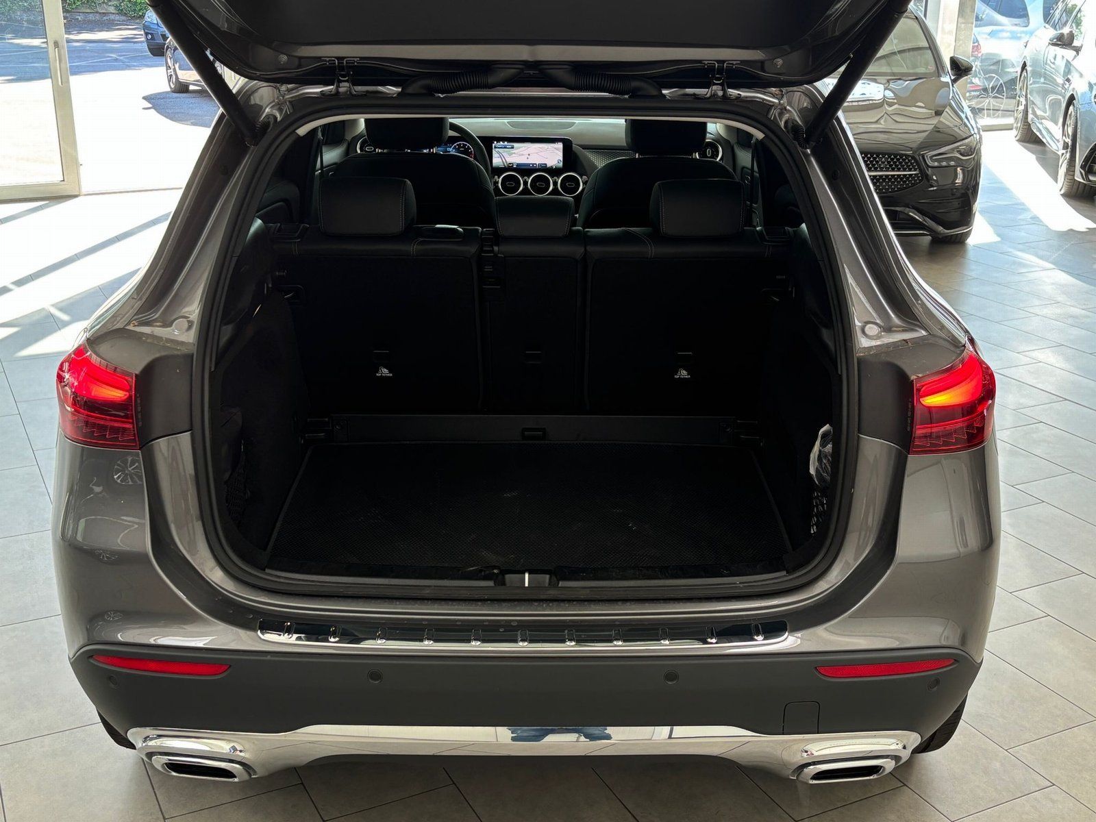 Fahrzeugabbildung Mercedes-Benz GLA 180 PROGRESSIVE ADVANCED+VOLLDIGI+PRIVACY