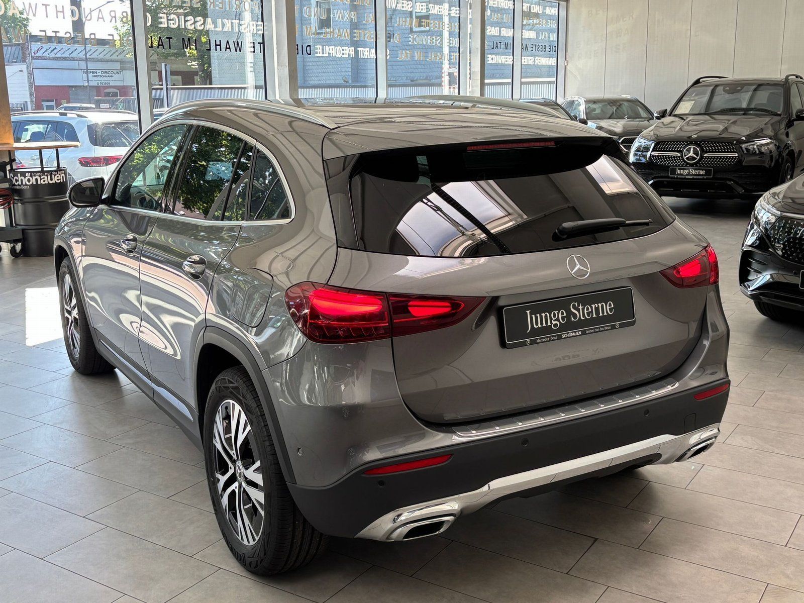 Fahrzeugabbildung Mercedes-Benz GLA 180 PROGRESSIVE ADVANCED+VOLLDIGI+PRIVACY