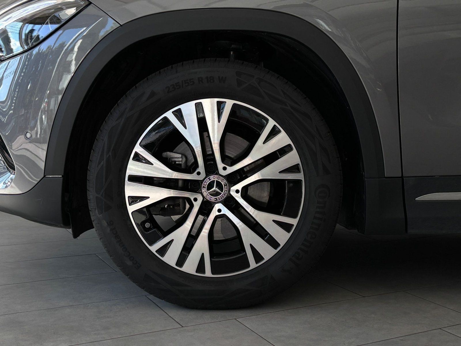 Fahrzeugabbildung Mercedes-Benz GLA 180 PROGRESSIVE ADVANCED+VOLLDIGI+PRIVACY