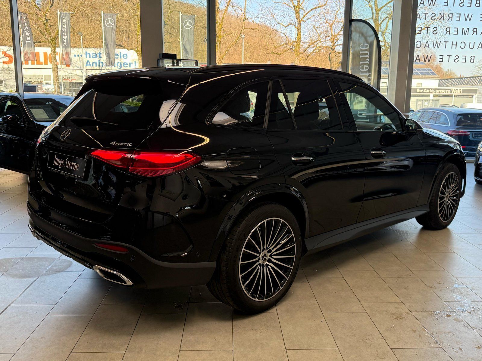 Fahrzeugabbildung Mercedes-Benz GLC 220 d 4M AMG AIRMATIC+HUD+BURM+MEMO+20+NIGHT