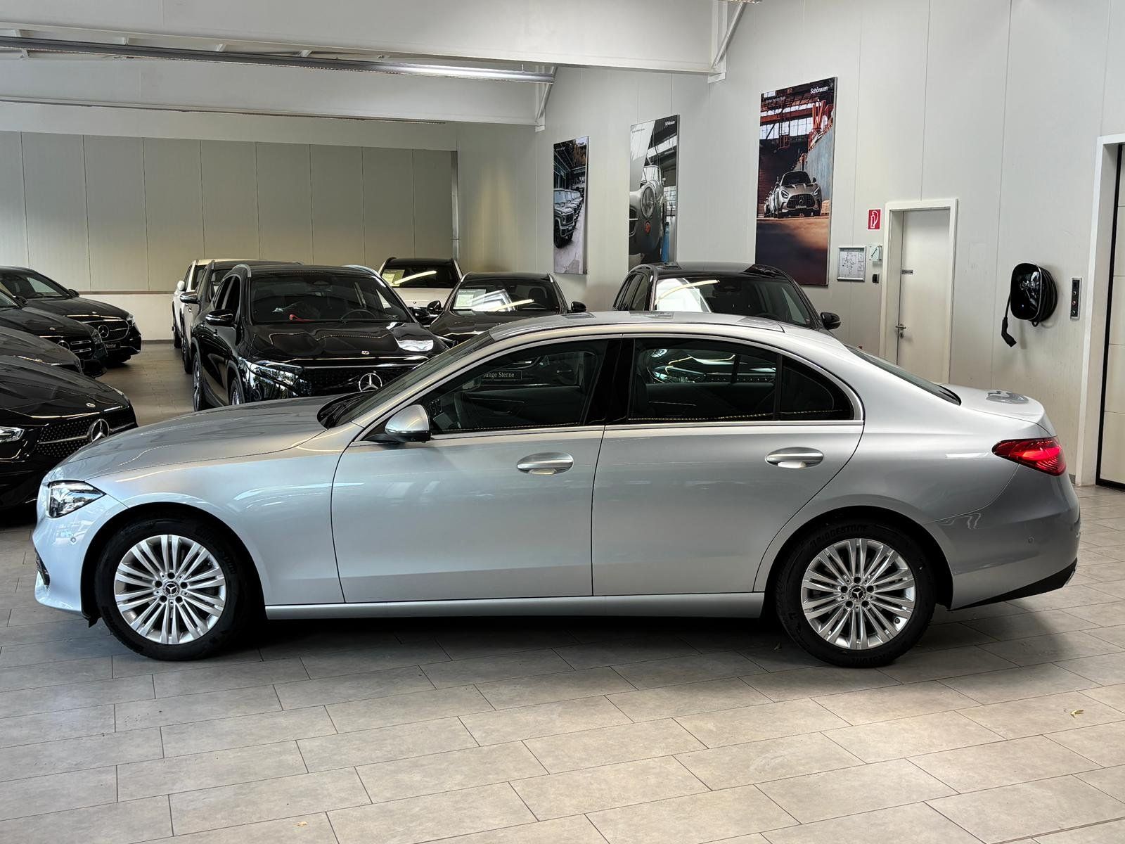 Fahrzeugabbildung Mercedes-Benz C 180 AVATNGARDE ADV+DISTRONIC+360°+WINTERPAKET