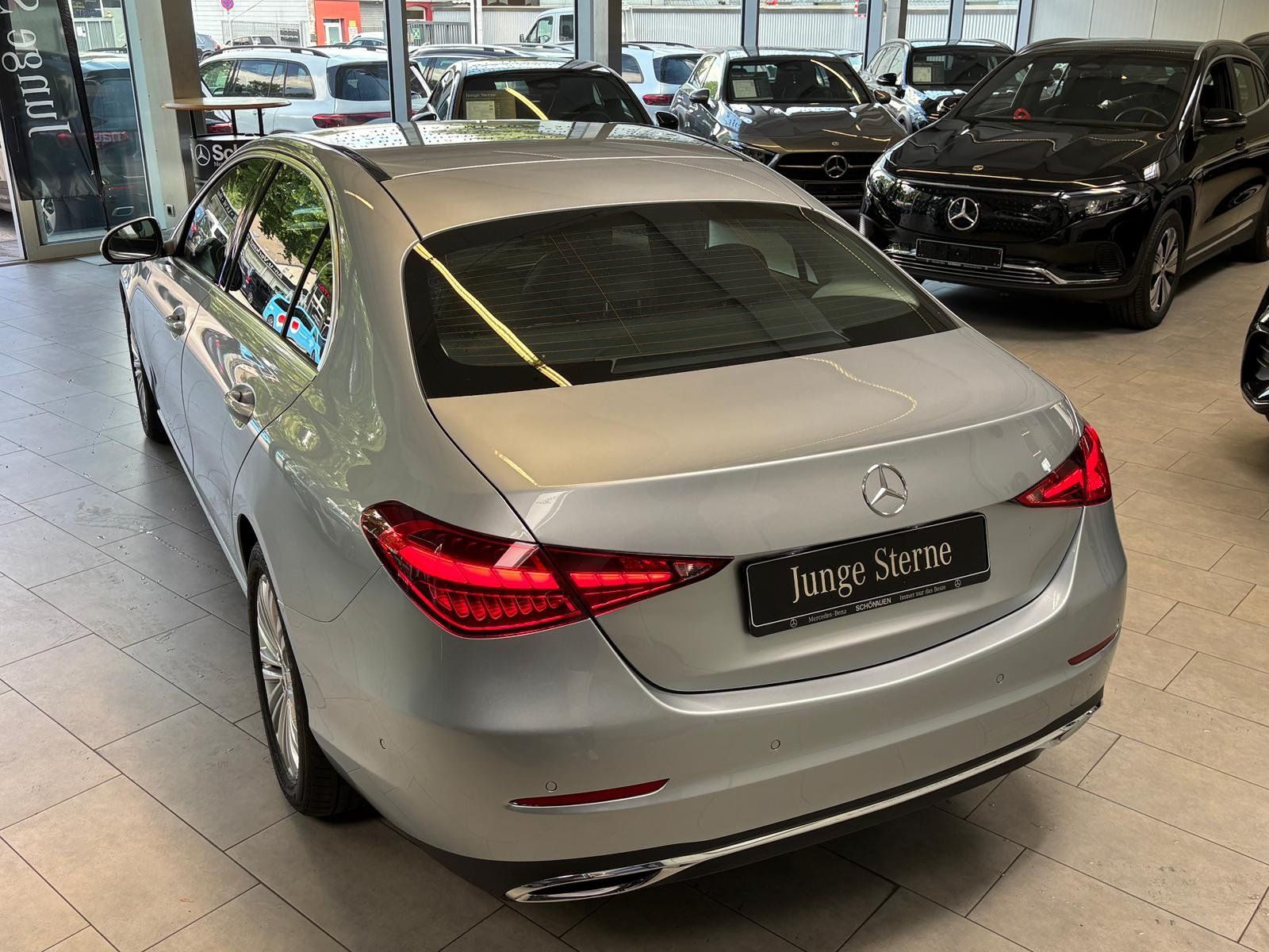Fahrzeugabbildung Mercedes-Benz C 180 AVATNGARDE ADV+DISTRONIC+360°+WINTERPAKET