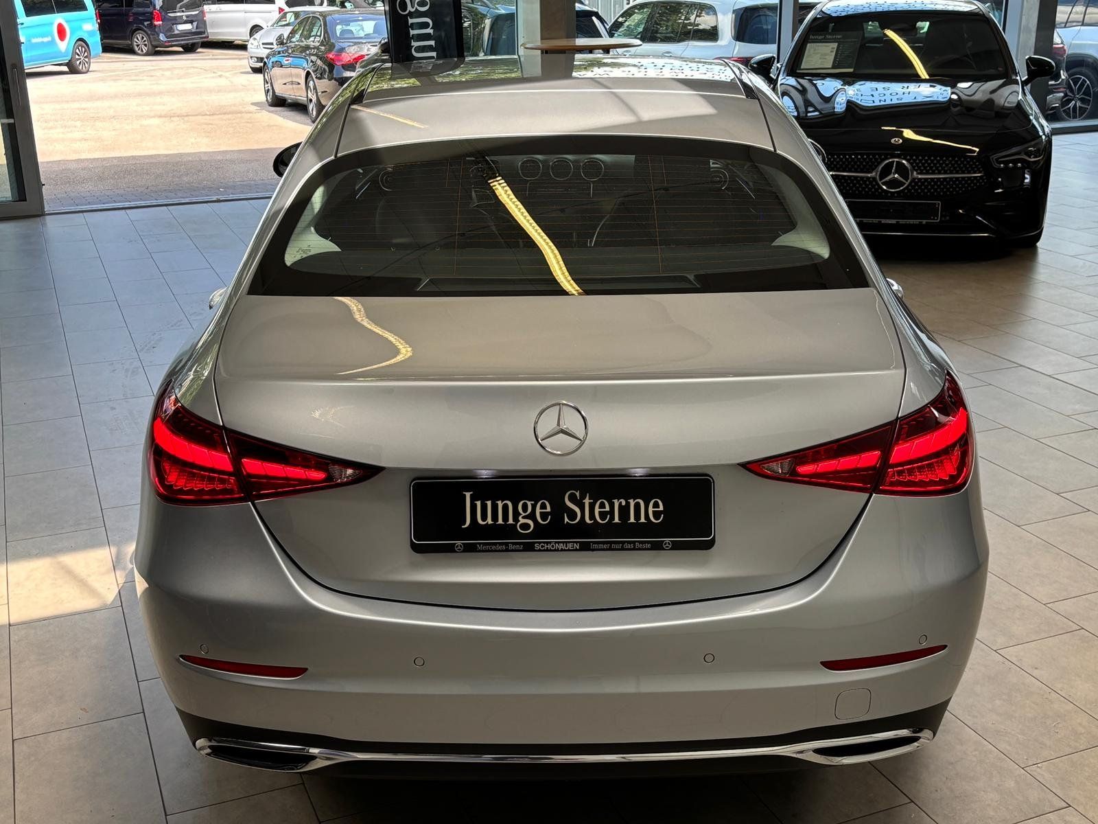 Fahrzeugabbildung Mercedes-Benz C 180 AVATNGARDE ADV+DISTRONIC+360°+WINTERPAKET