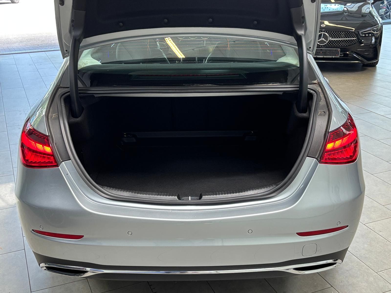 Fahrzeugabbildung Mercedes-Benz C 180 AVATNGARDE ADV+DISTRONIC+360°+WINTERPAKET