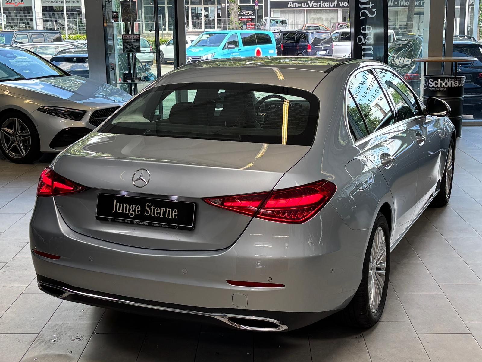 Fahrzeugabbildung Mercedes-Benz C 180 AVATNGARDE ADV+DISTRONIC+360°+WINTERPAKET