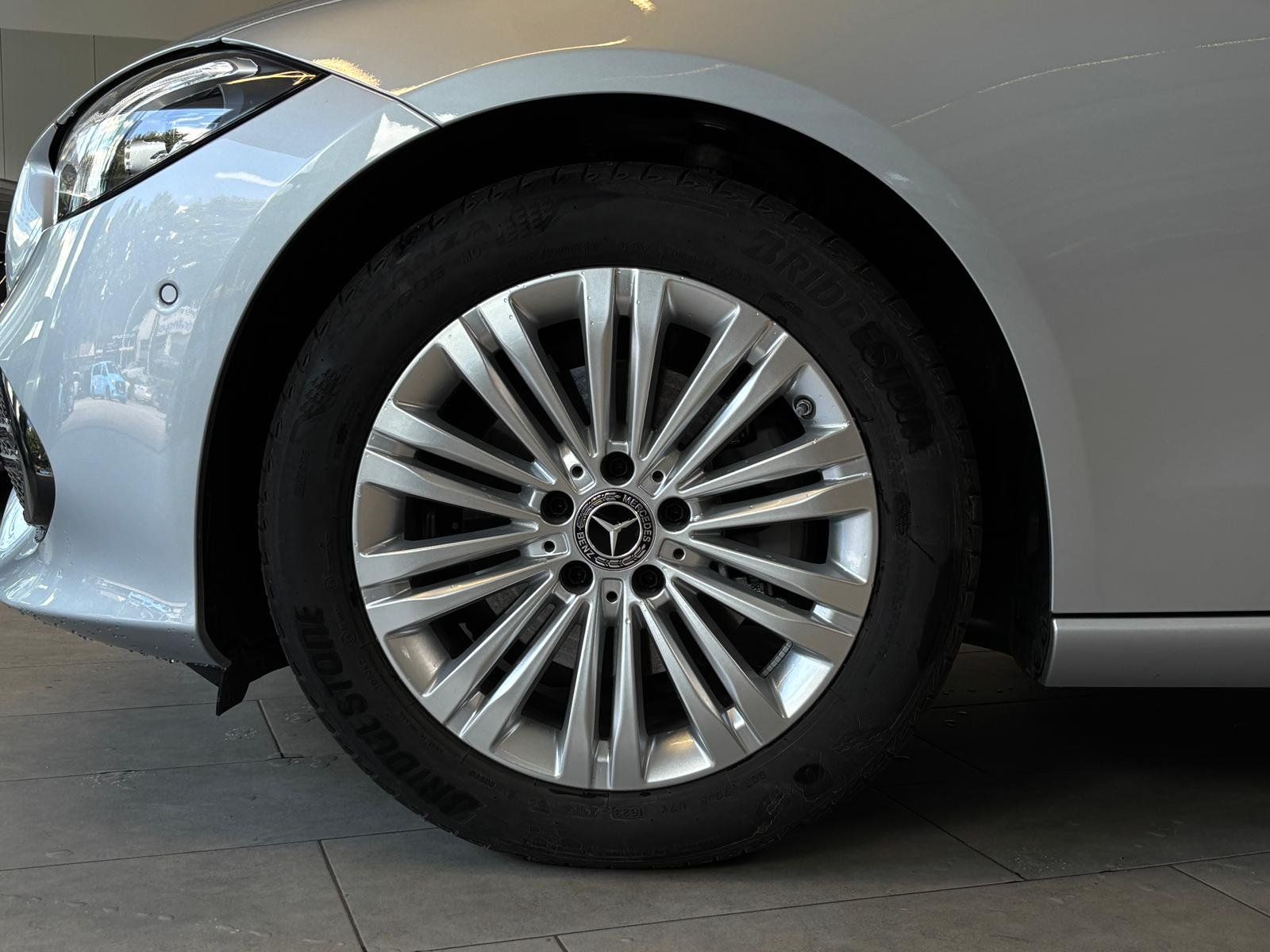 Fahrzeugabbildung Mercedes-Benz C 180 AVATNGARDE ADV+DISTRONIC+360°+WINTERPAKET