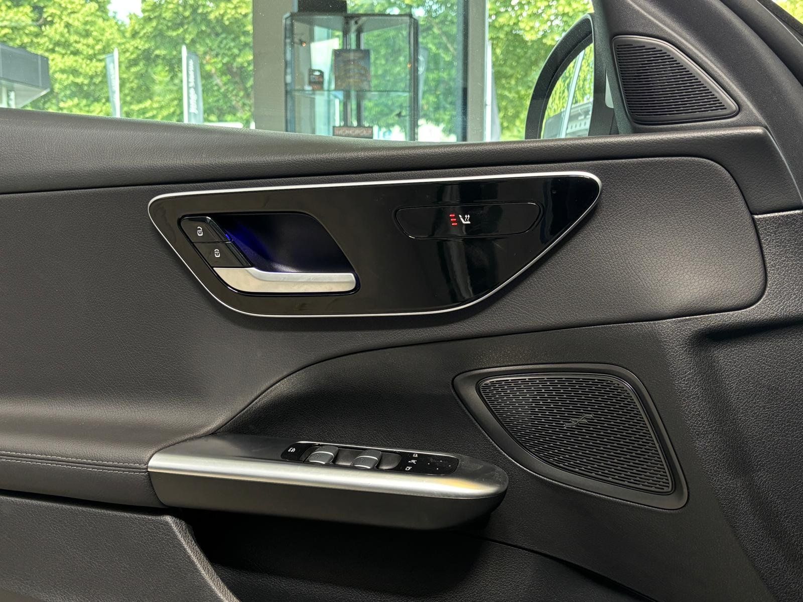 Fahrzeugabbildung Mercedes-Benz C 180 AVATNGARDE ADV+DISTRONIC+360°+WINTERPAKET