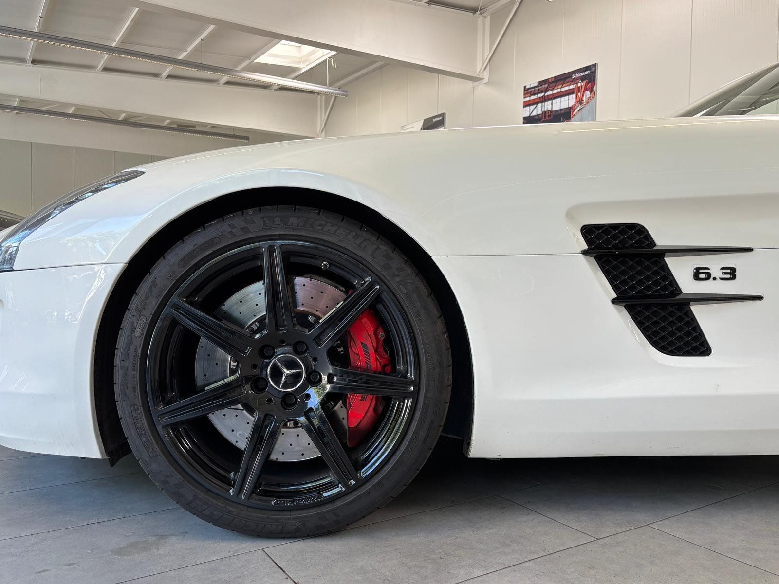 Fahrzeugabbildung Mercedes-Benz SLS AMG Roadster DESIGNO+B&O+EX SCHWEIZ