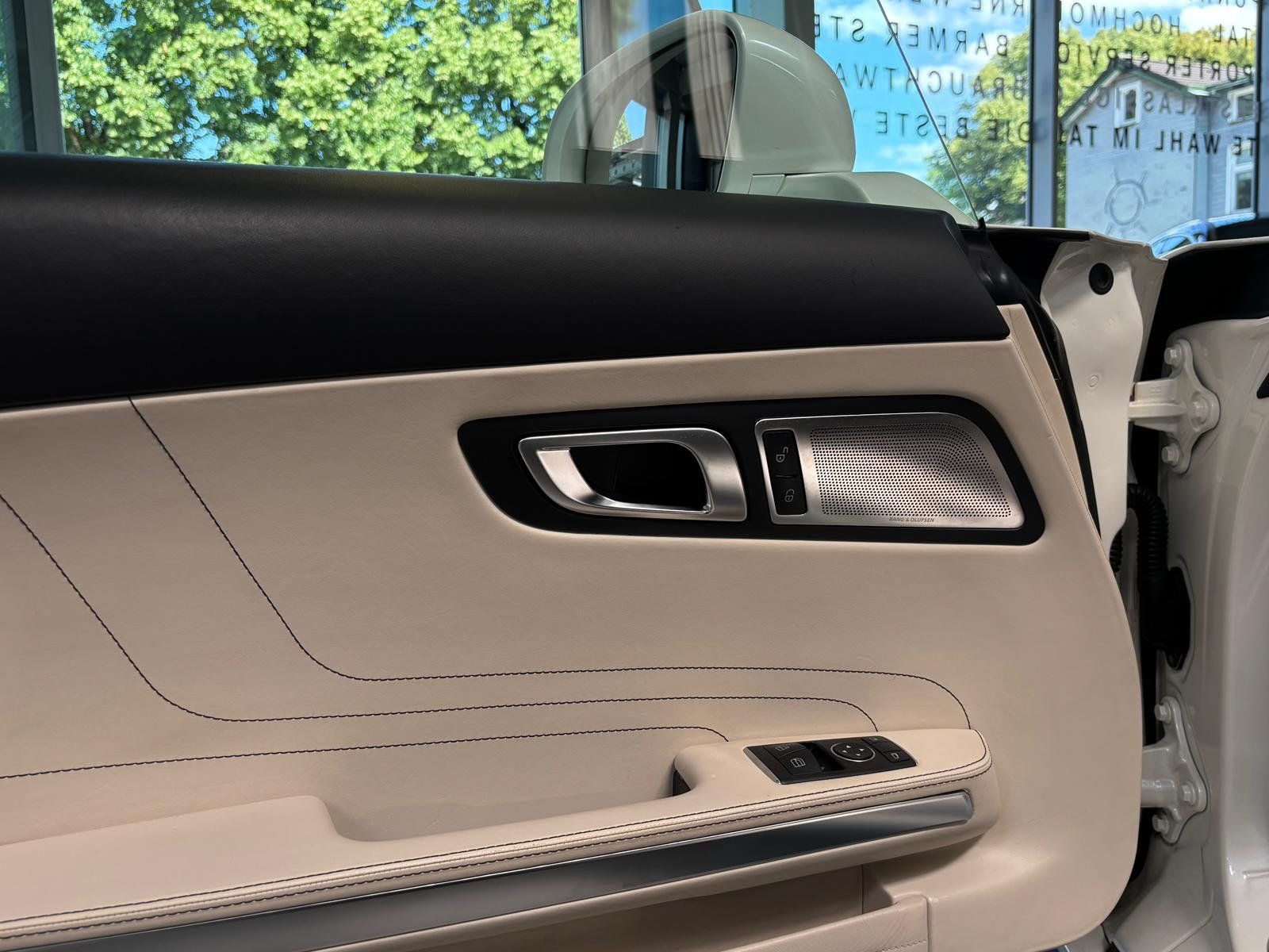 Fahrzeugabbildung Mercedes-Benz SLS AMG Roadster DESIGNO+B&O+EX SCHWEIZ