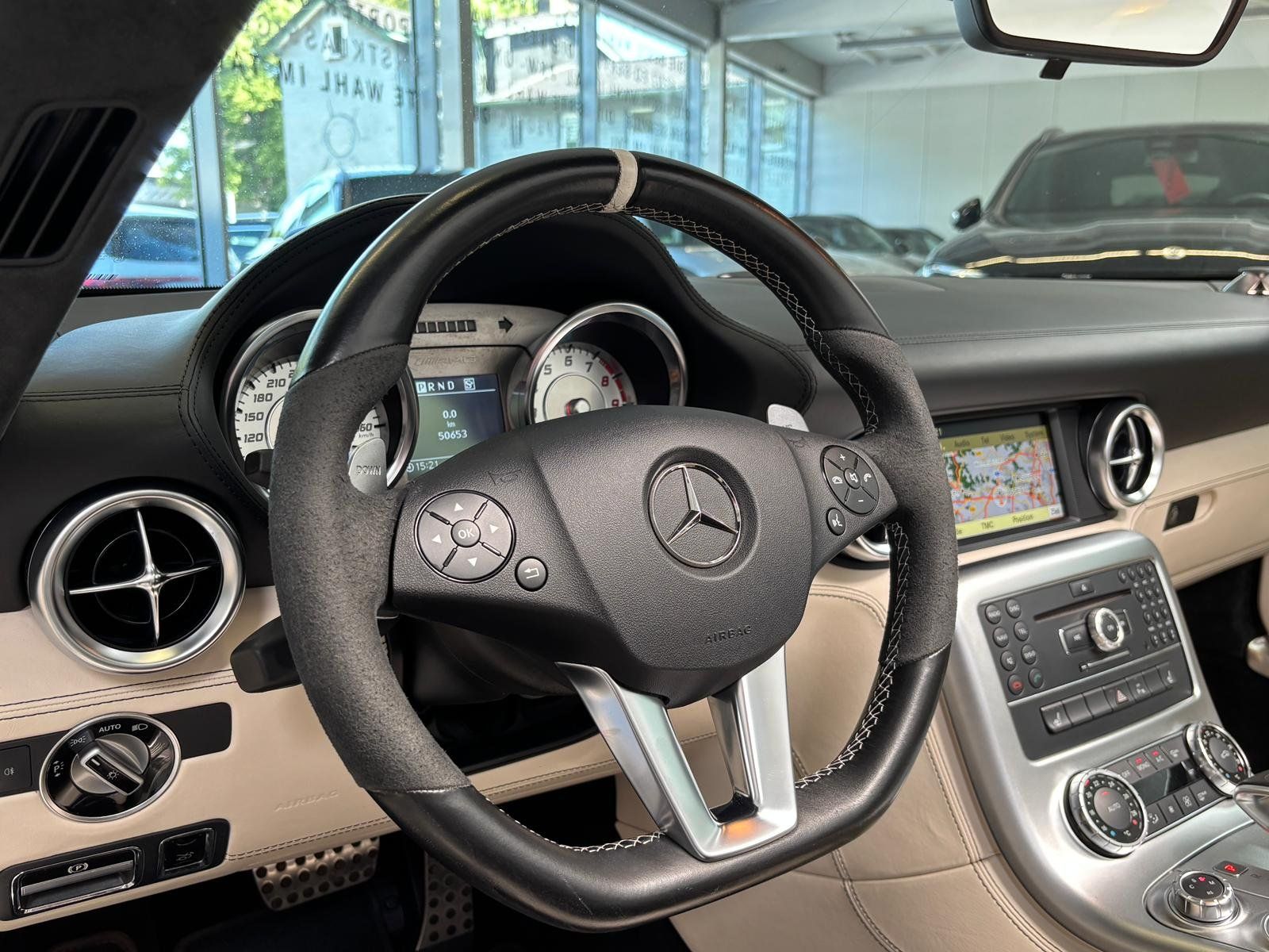 Fahrzeugabbildung Mercedes-Benz SLS AMG Roadster DESIGNO+B&O+EX SCHWEIZ