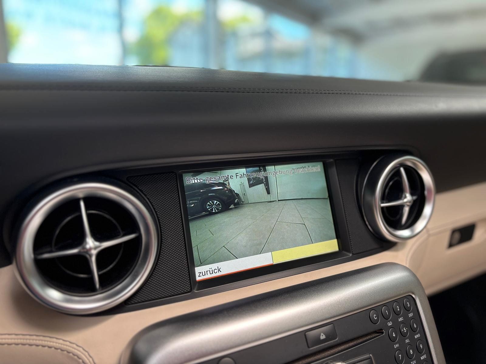 Fahrzeugabbildung Mercedes-Benz SLS AMG Roadster DESIGNO+B&O+EX SCHWEIZ