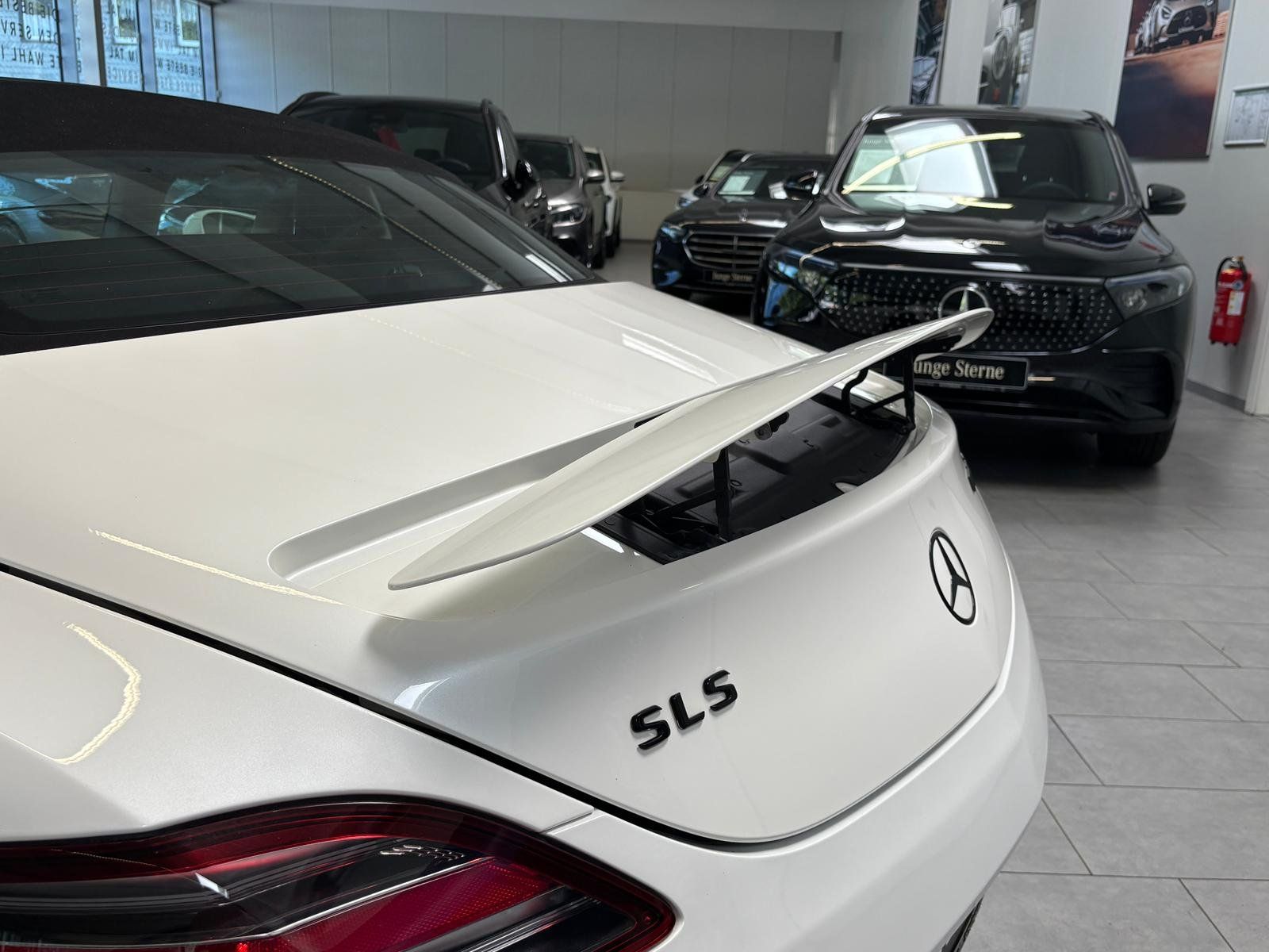 Fahrzeugabbildung Mercedes-Benz SLS AMG Roadster DESIGNO+B&O+EX SCHWEIZ