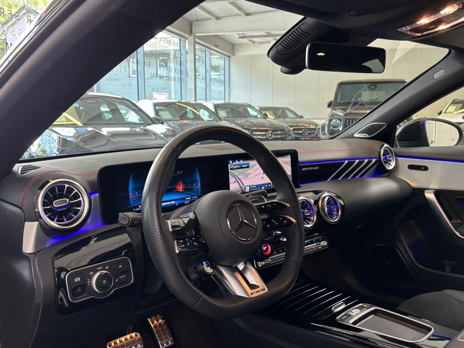 Fahrzeugabbildung Mercedes-Benz Mercedes-AMG CLA 35 4M Coupé AERO+PANO+BURM+BEAM