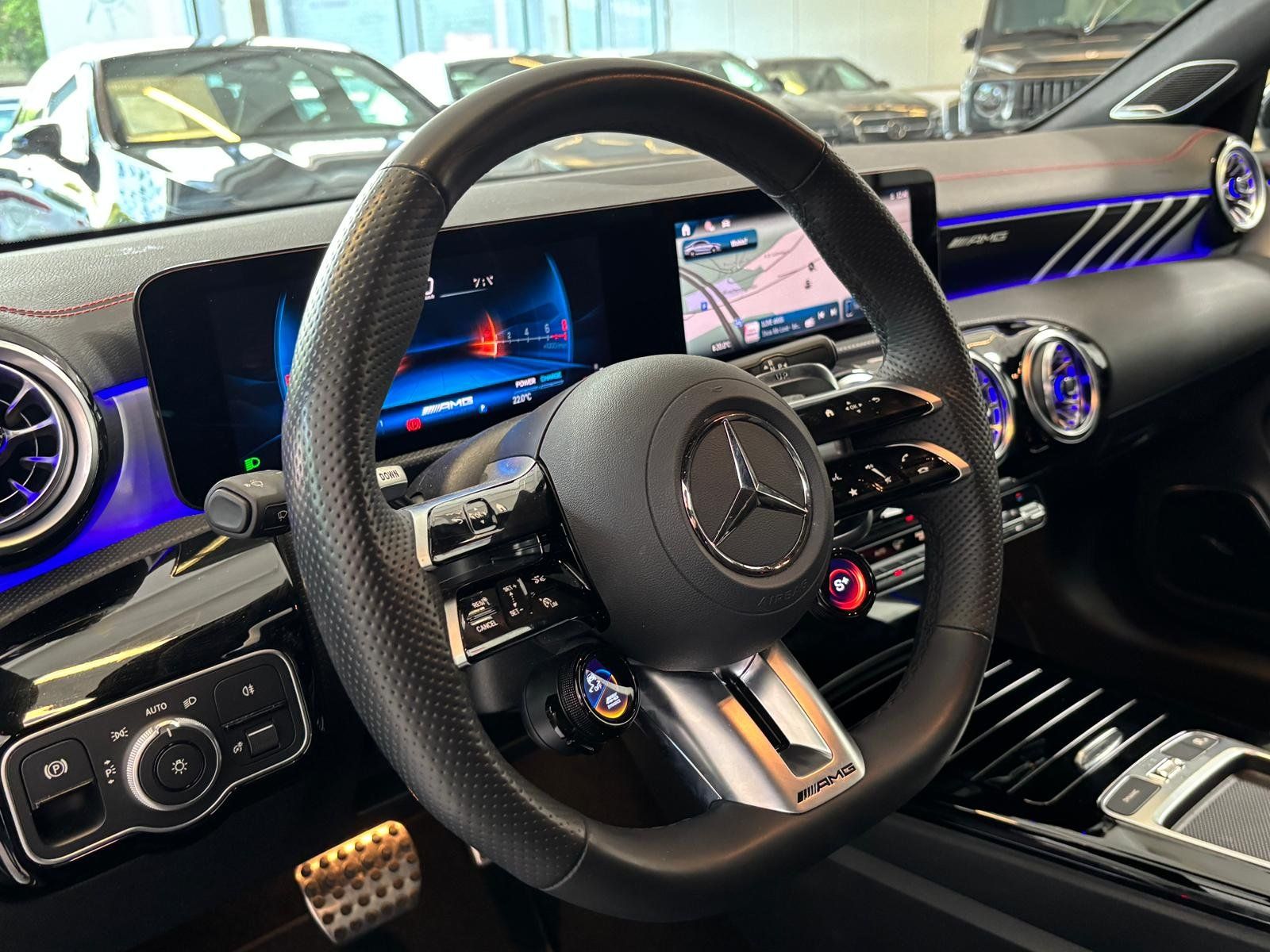Fahrzeugabbildung Mercedes-Benz Mercedes-AMG CLA 35 4M Coupé AERO+PANO+BURM+BEAM
