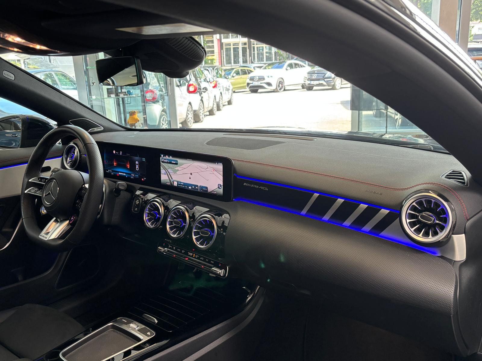 Fahrzeugabbildung Mercedes-Benz Mercedes-AMG CLA 35 4M Coupé AERO+PANO+BURM+BEAM