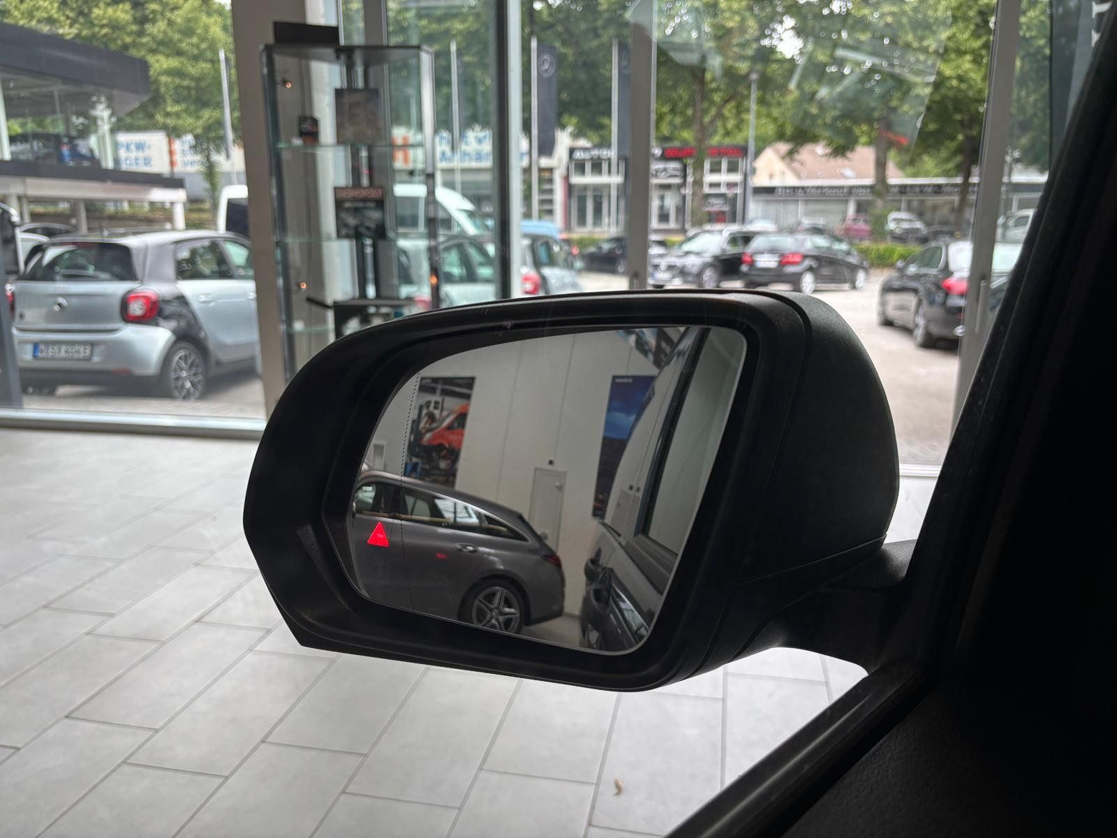 Fahrzeugabbildung Mercedes-Benz Vito 124 CDI Tourer SELECT AIRMAT+PANO+MEMO+ETÜR