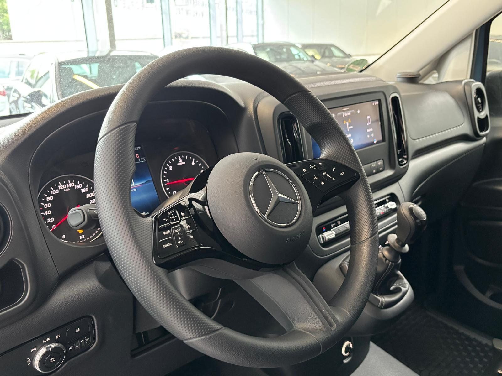 Fahrzeugabbildung Mercedes-Benz Vito 114 CDI KA Lang MBUX+AHK+KAMERA+KLIMA