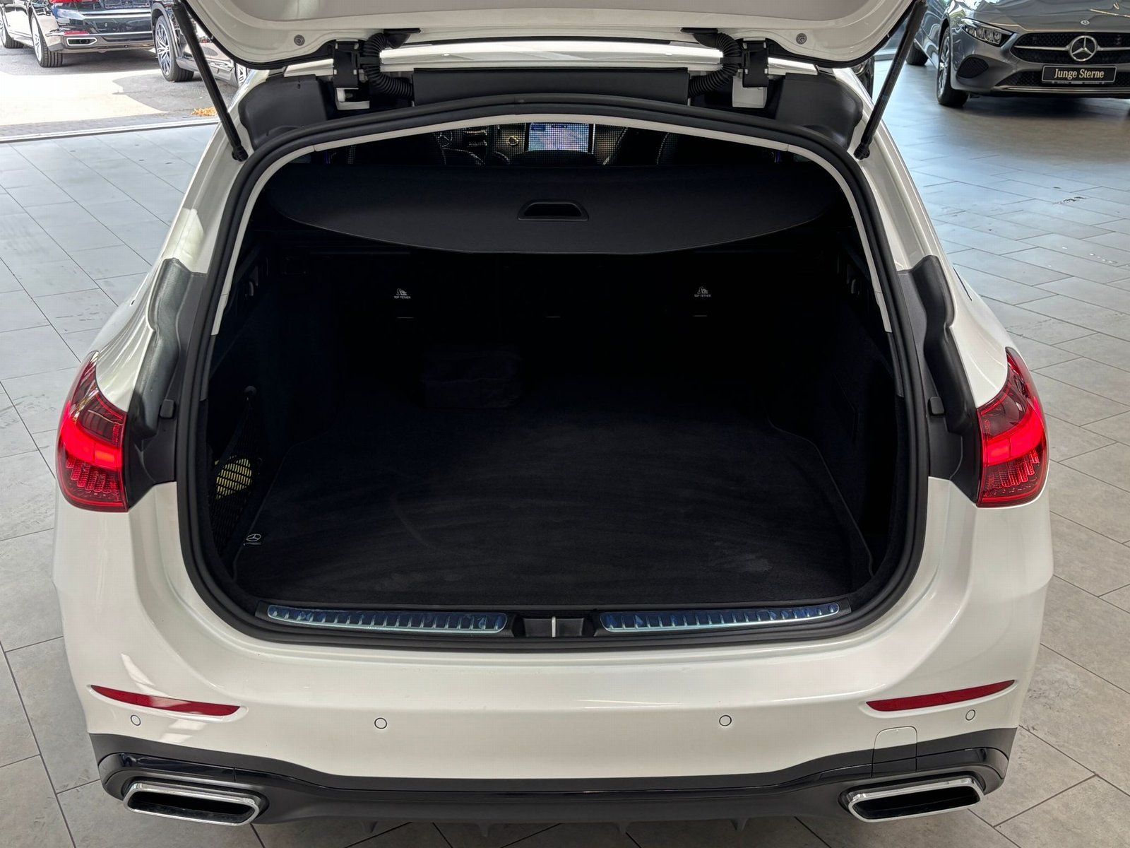Fahrzeugabbildung Mercedes-Benz C 200d T AMG PANO+AHK+MEMORY+NIGHT+KAMERA+TOTW.