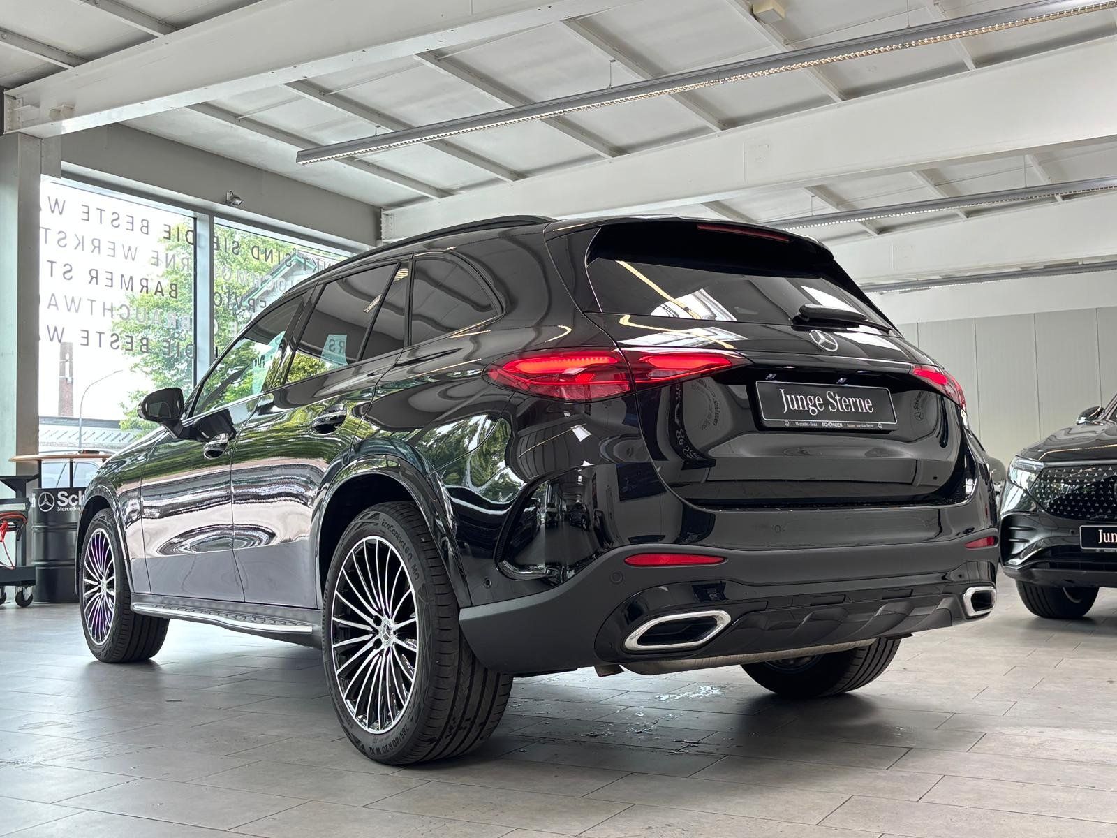 Fahrzeugabbildung Mercedes-Benz GLC 200 4M AMG PREMIUM+20"+360+DIGITAL+MEMO+KEYL