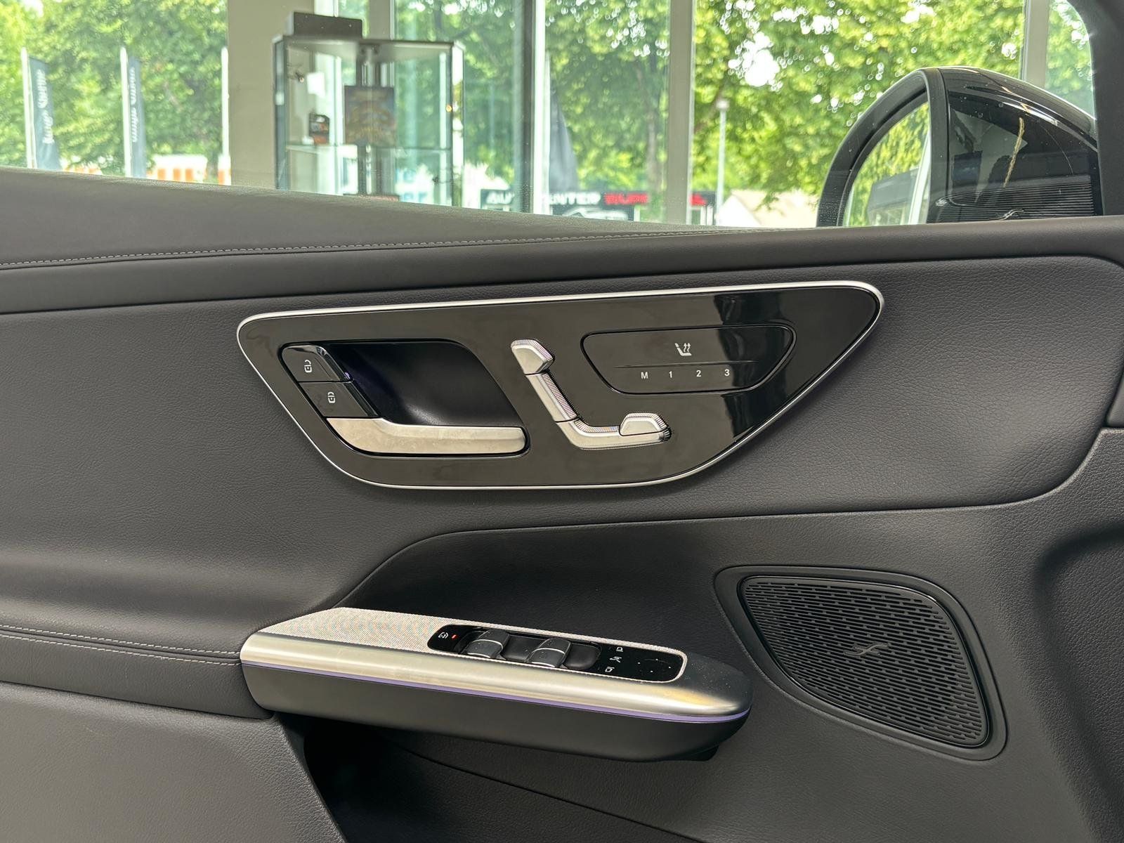 Fahrzeugabbildung Mercedes-Benz GLC 200 4M AMG PREMIUM+20"+360+DIGITAL+MEMO+KEYL