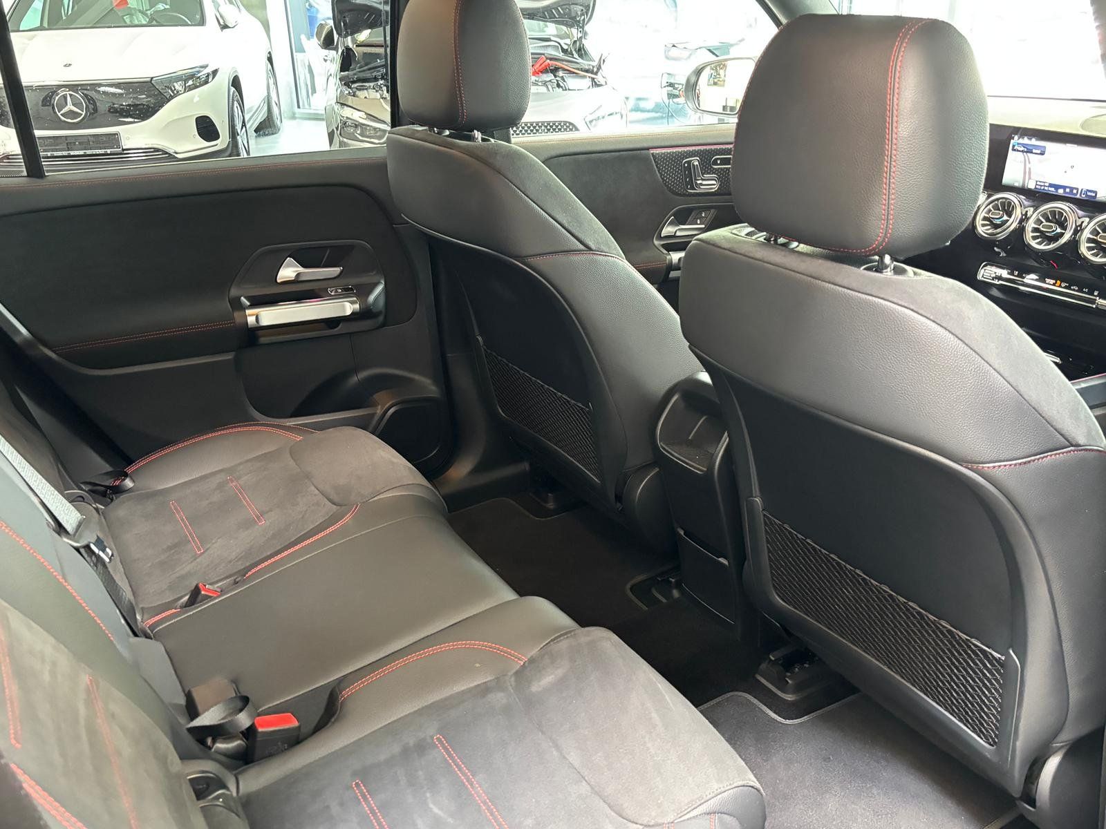 Fahrzeugabbildung Mercedes-Benz EQB 300 4M AMG+MEMORY+KAMERA+LED+TOTW+CARPLAY
