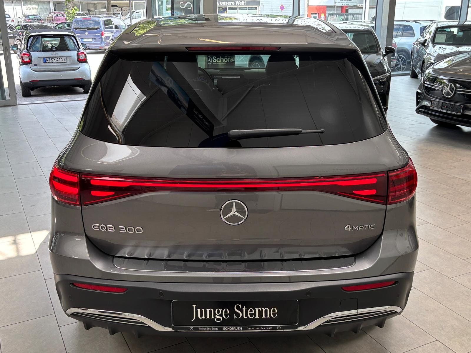 Fahrzeugabbildung Mercedes-Benz EQB 300 4M AMG+MEMORY+KAMERA+LED+TOTW+CARPLAY
