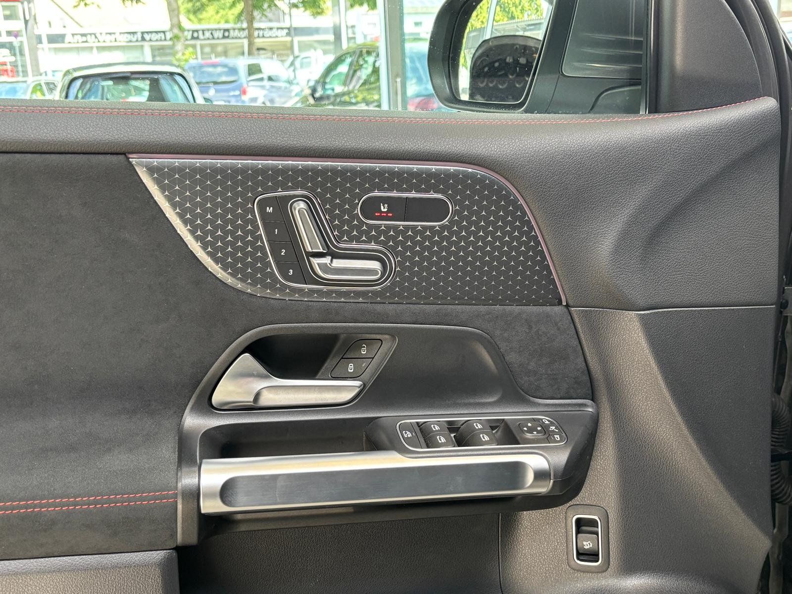 Fahrzeugabbildung Mercedes-Benz EQB 300 4M AMG+MEMORY+KAMERA+LED+TOTW+CARPLAY