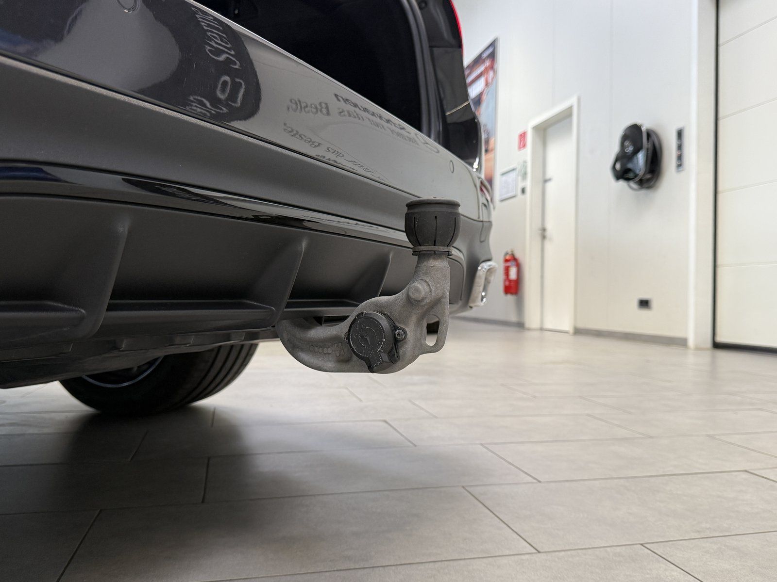 Fahrzeugabbildung Mercedes-Benz E 220d T AMG+DISTR+NIGHT+AHK+KEYLESS+KAMERA+TOTW