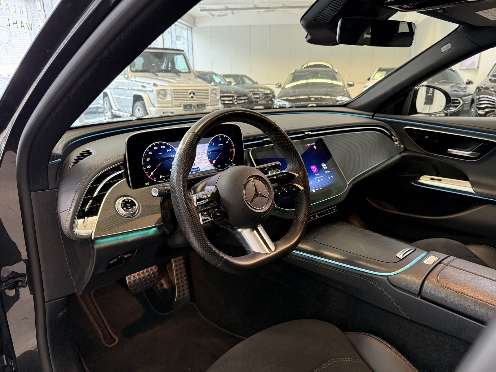 Fahrzeugabbildung Mercedes-Benz E 220d T AMG+DISTR+NIGHT+AHK+KEYLESS+KAMERA+TOTW
