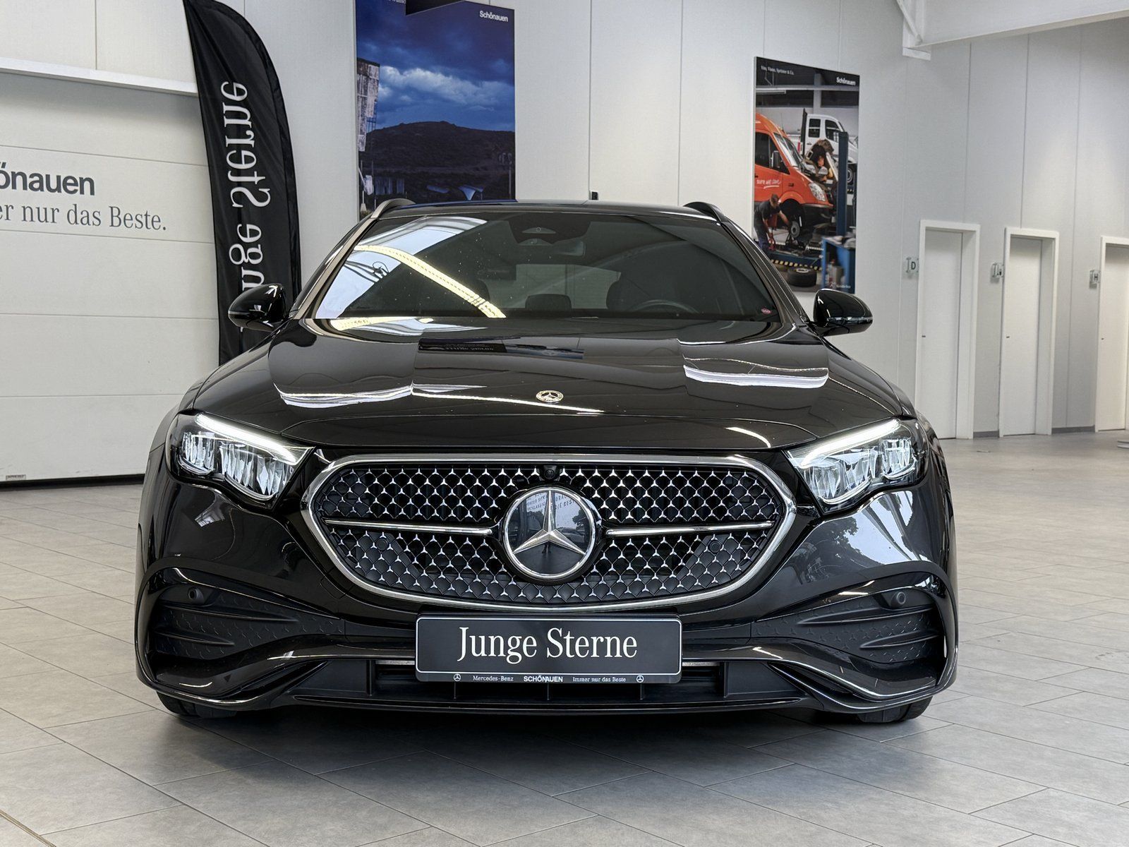 Fahrzeugabbildung Mercedes-Benz E 220d T AMG+DISTR+NIGHT+AHK+KEYLESS+KAMERA+TOTW
