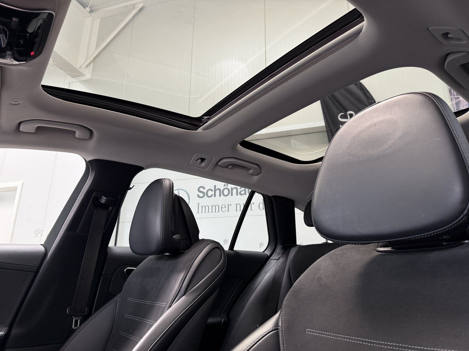 Fahrzeugabbildung Mercedes-Benz C 220d T AMG+PANO+KAMERA+TOTW.+DAB+CARPLAY+LED