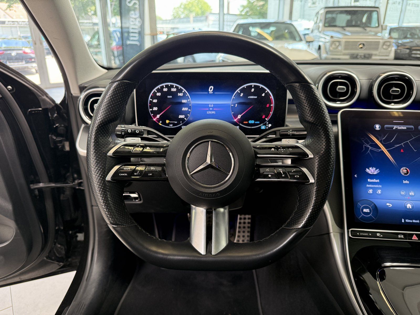 Fahrzeugabbildung Mercedes-Benz C 220d T AMG+PANO+KAMERA+TOTW.+DAB+CARPLAY+LED