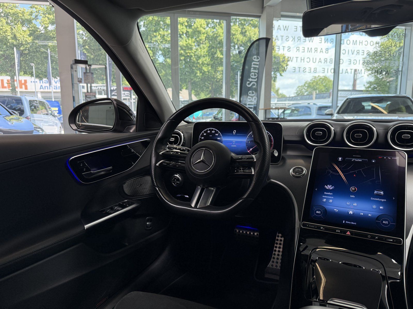Fahrzeugabbildung Mercedes-Benz C 220d T AMG+PANO+KAMERA+TOTW.+DAB+CARPLAY+LED