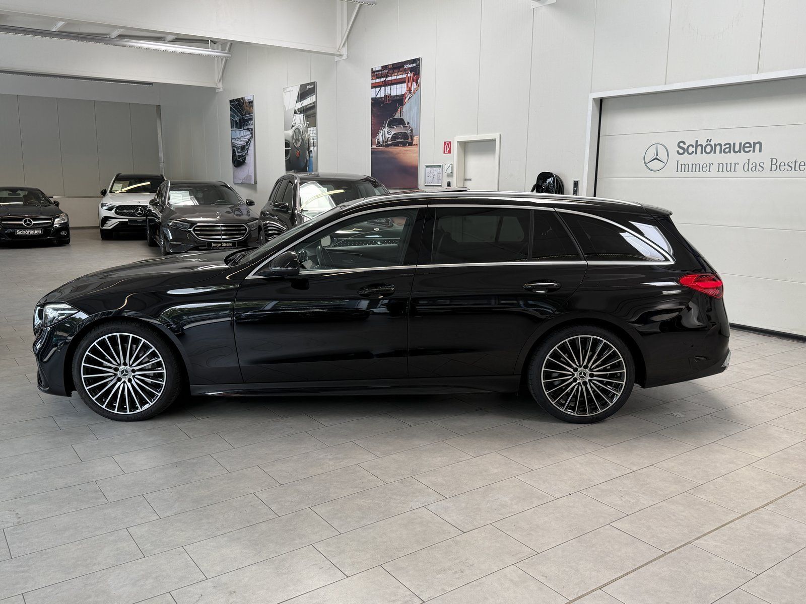 Fahrzeugabbildung Mercedes-Benz C 220d T AMG+PANO+KAMERA+TOTW.+DAB+CARPLAY+LED