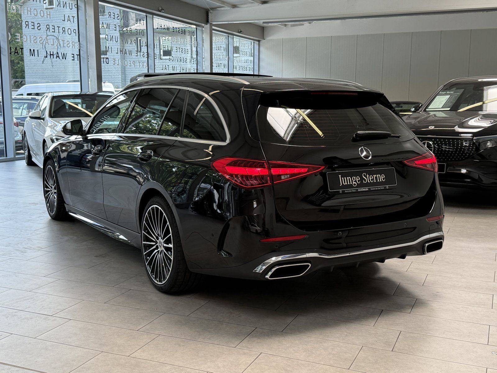 Fahrzeugabbildung Mercedes-Benz C 220d T AMG+PANO+KAMERA+TOTW.+DAB+CARPLAY+LED