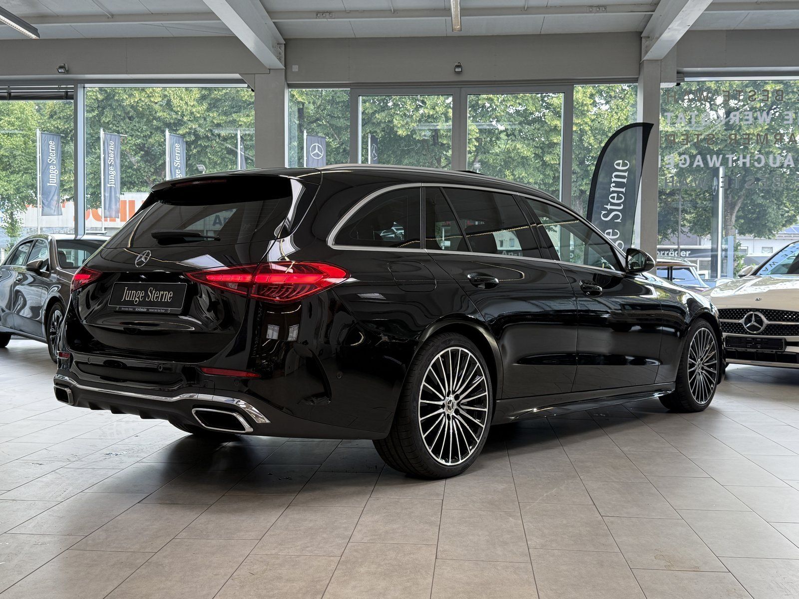 Fahrzeugabbildung Mercedes-Benz C 220d T AMG+PANO+KAMERA+TOTW.+DAB+CARPLAY+LED