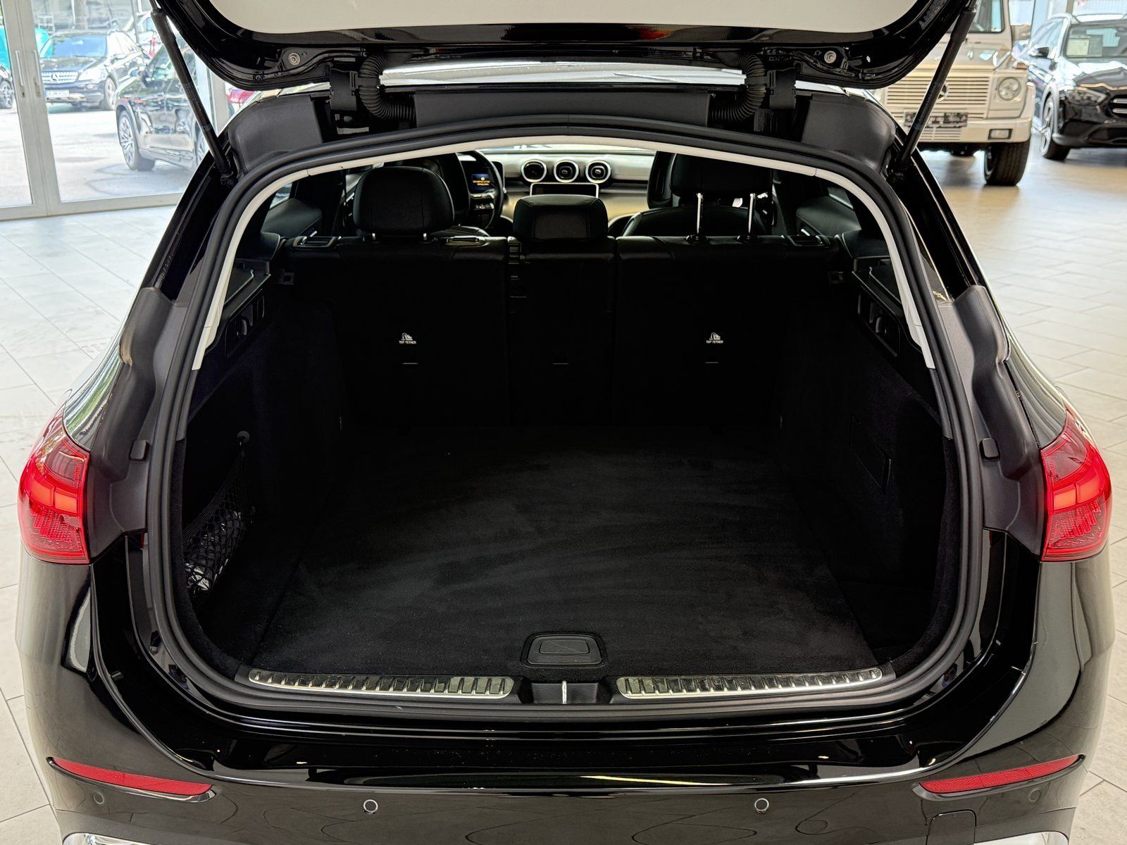 Fahrzeugabbildung Mercedes-Benz C 220d T AMG+PANO+KAMERA+TOTW.+DAB+CARPLAY+LED