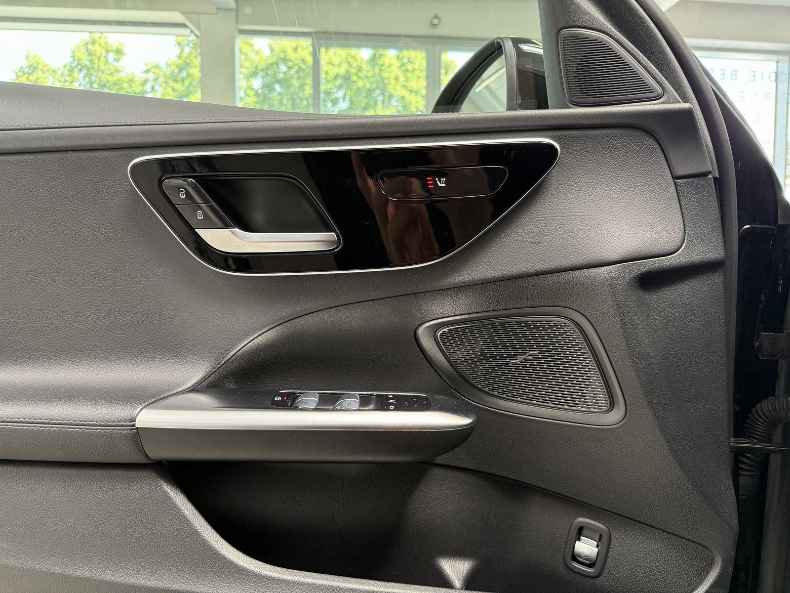 Fahrzeugabbildung Mercedes-Benz C 220d T AMG+PANO+KAMERA+TOTW.+DAB+CARPLAY+LED