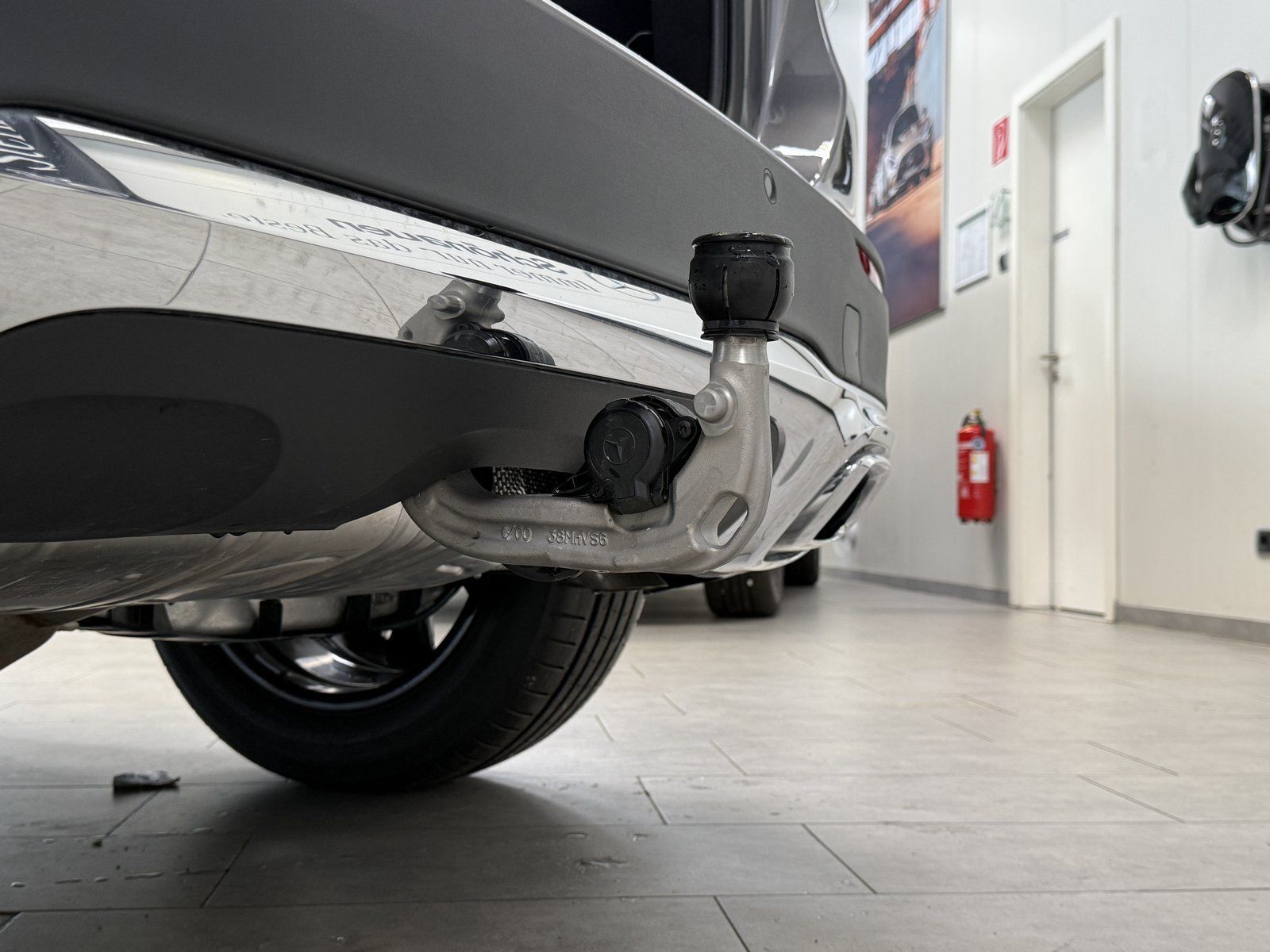 Fahrzeugabbildung Mercedes-Benz GLA 180 Progressive DISTR+AHK+CAM+TOTW+LED+DAB